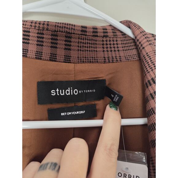 Torrid Studio Ponte Double Breasted Relaxed Blazer Plus Size 4X Brown Plaid - Picture 3 of 6